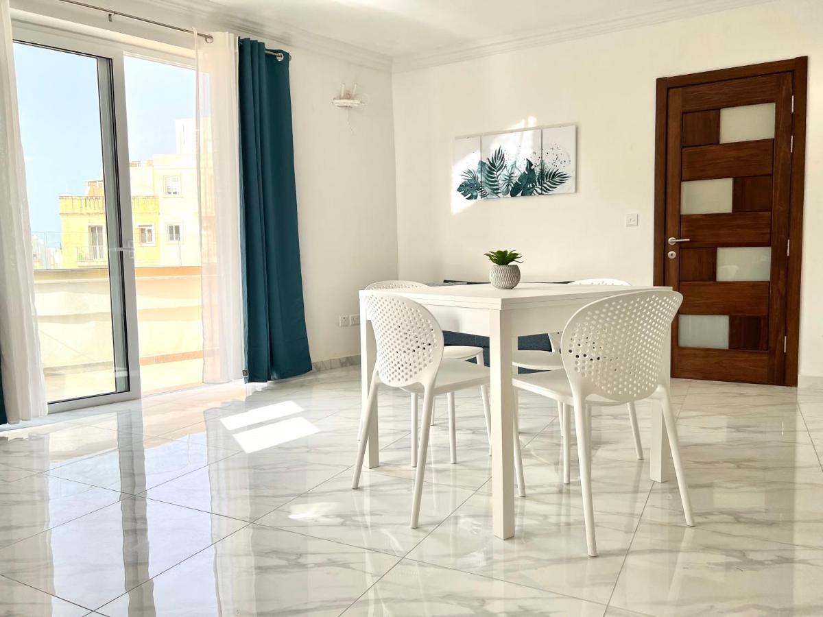 Condo With Patio Overlooking Piazza Gzira Dış mekan fotoğraf